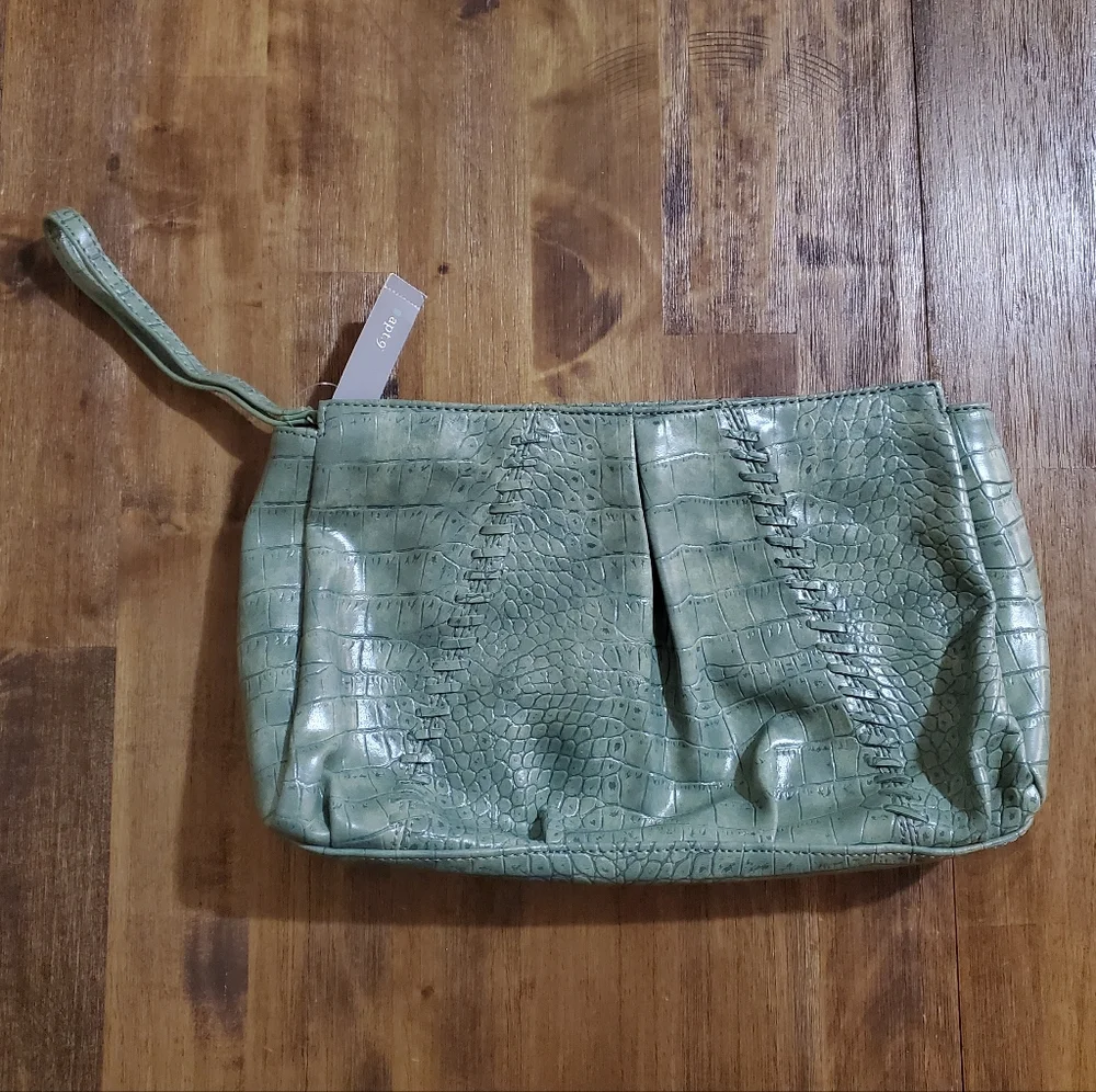 NWT Women's Apt 9 Sage Green Faux Croc Embossed Clutch / Purse - Western / Boho